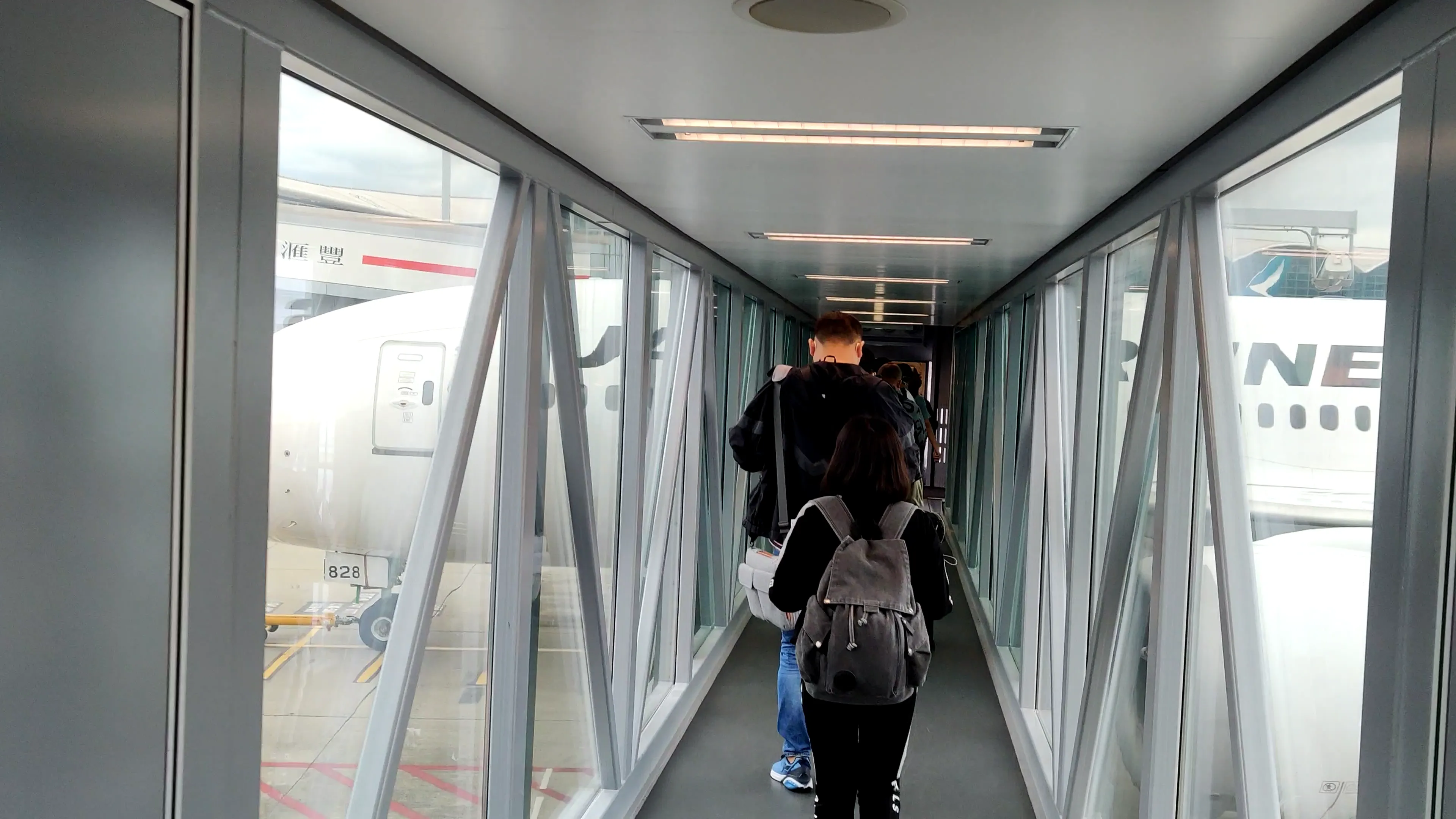 登机通道内