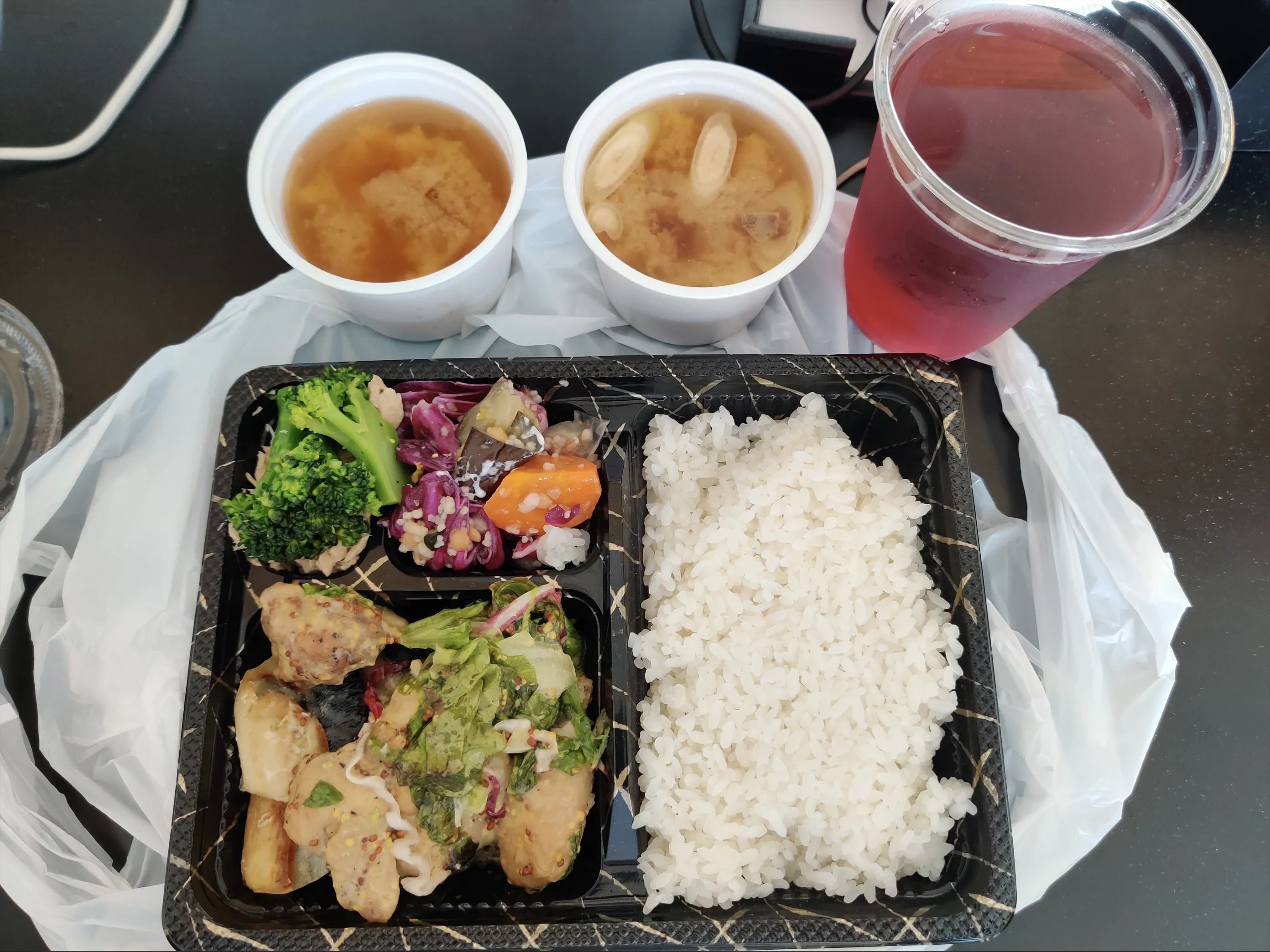 第三天早餐，终于想起来吃点白米饭