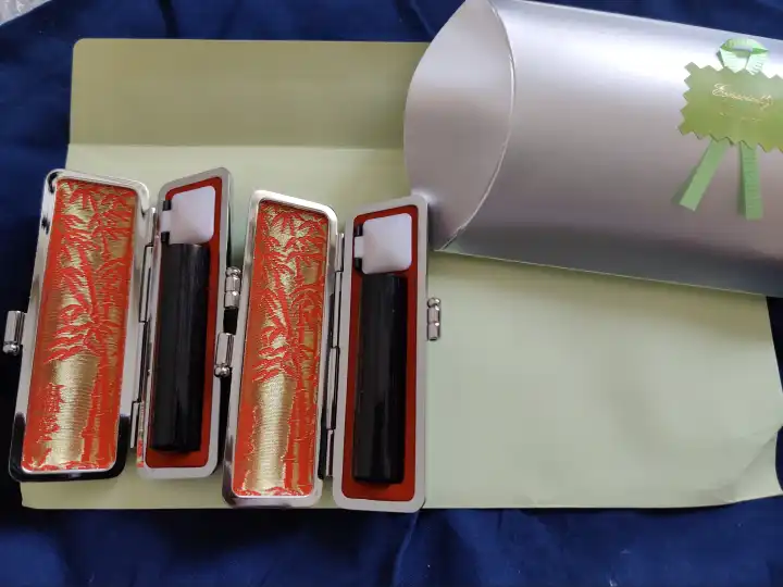 千辛万苦收到货，第一次用这么讲究的东西，不是名车名表，居然是个破印章