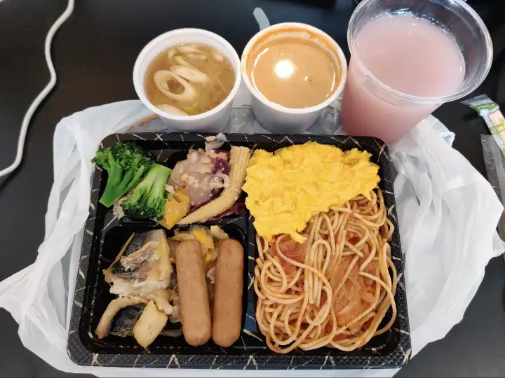 第五天早餐，那个香肠香得上头