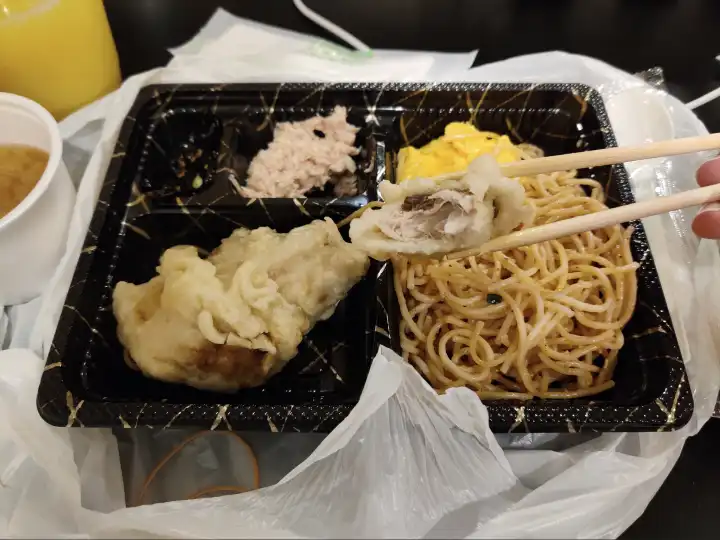 第一次在日本吃鱼，当时不认识，现在想想应该是鯖