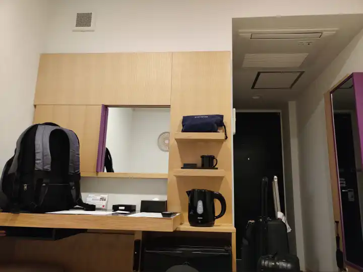 在小小的客房里大睡特睡