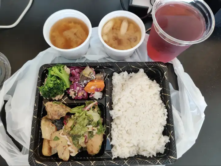 第三天早餐，终于想起来吃点白米饭