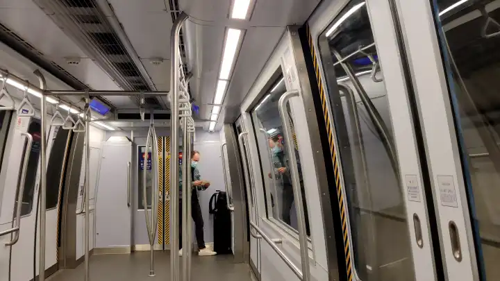 前往航站楼的专线上